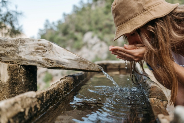 Ahorra agua en casa y protege este recurso vital.